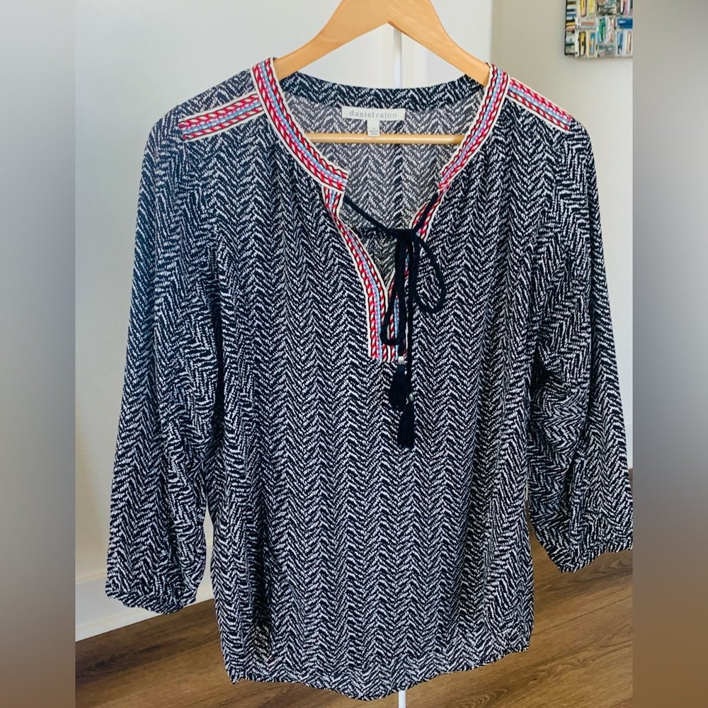 Daniel Rainn Black and White BoHo tassel-tie top